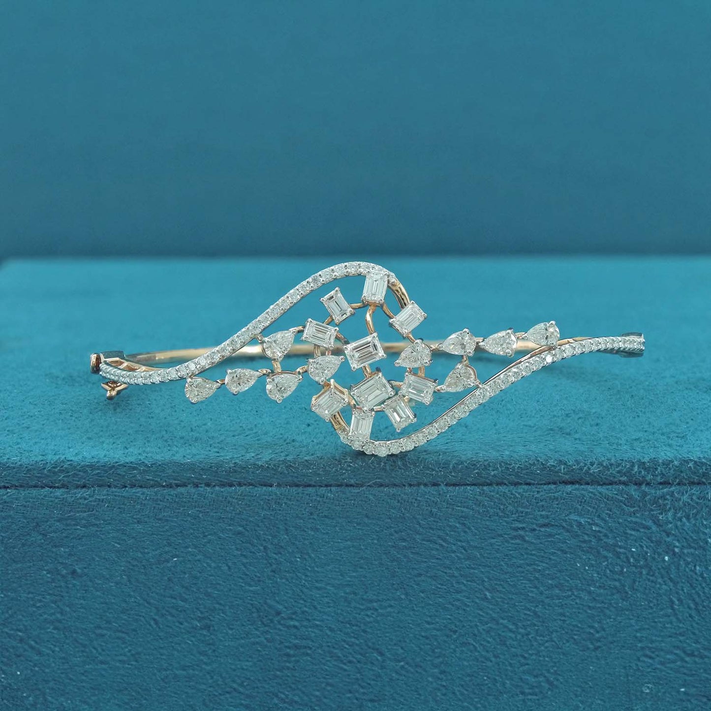 Lioren Crest Diamond Flexible Bracelet