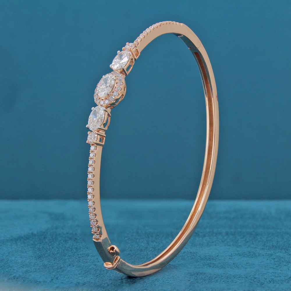 Elaren Halo Diamond Oval Kada