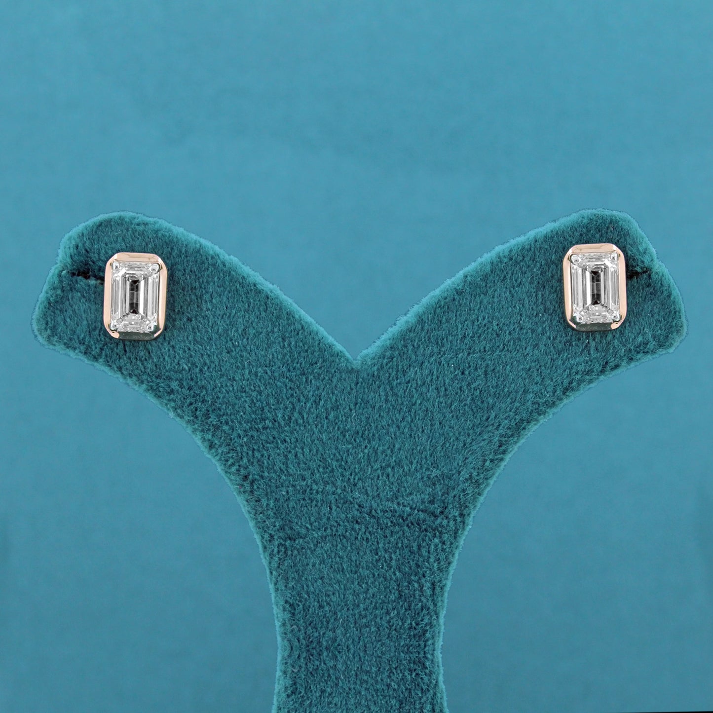 Eniri Solitaire Diamond Stud Earrings