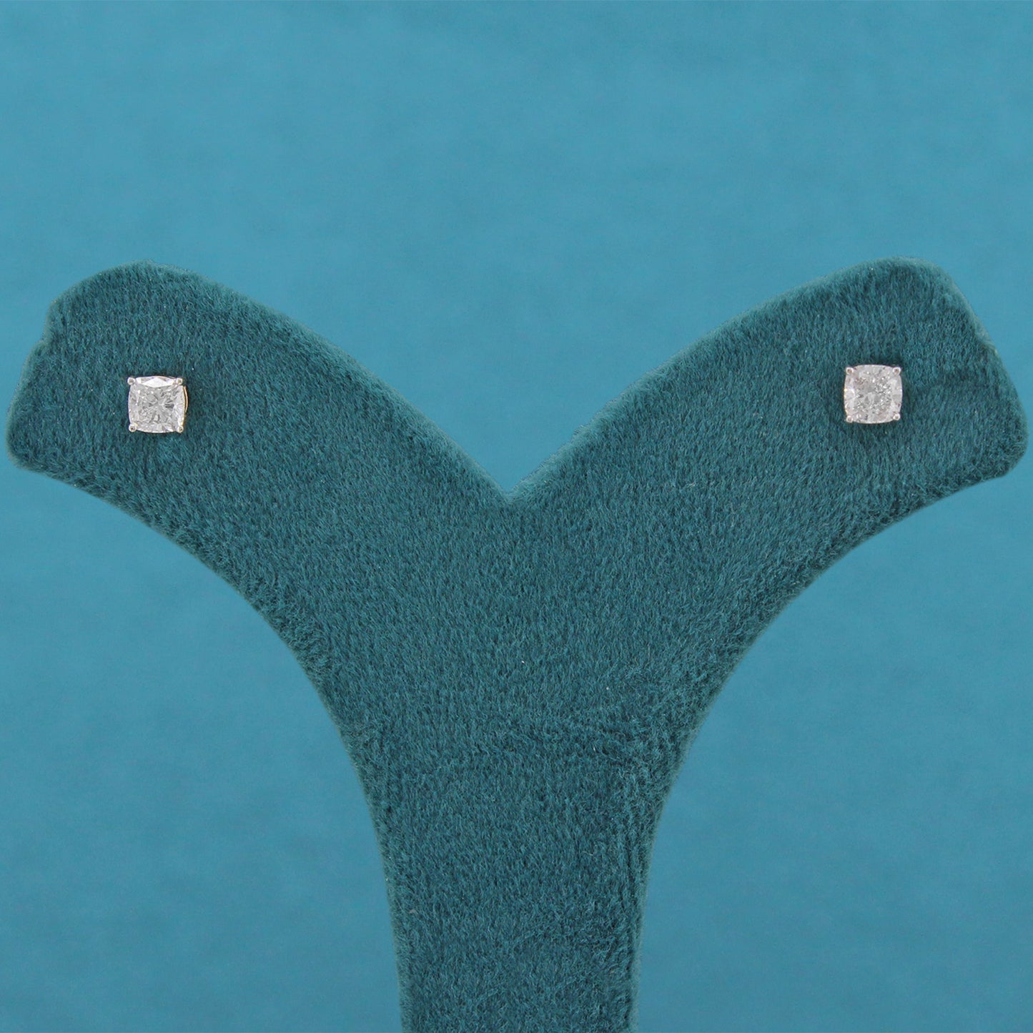 Veluna Solitaire Diamond Stud Earrings