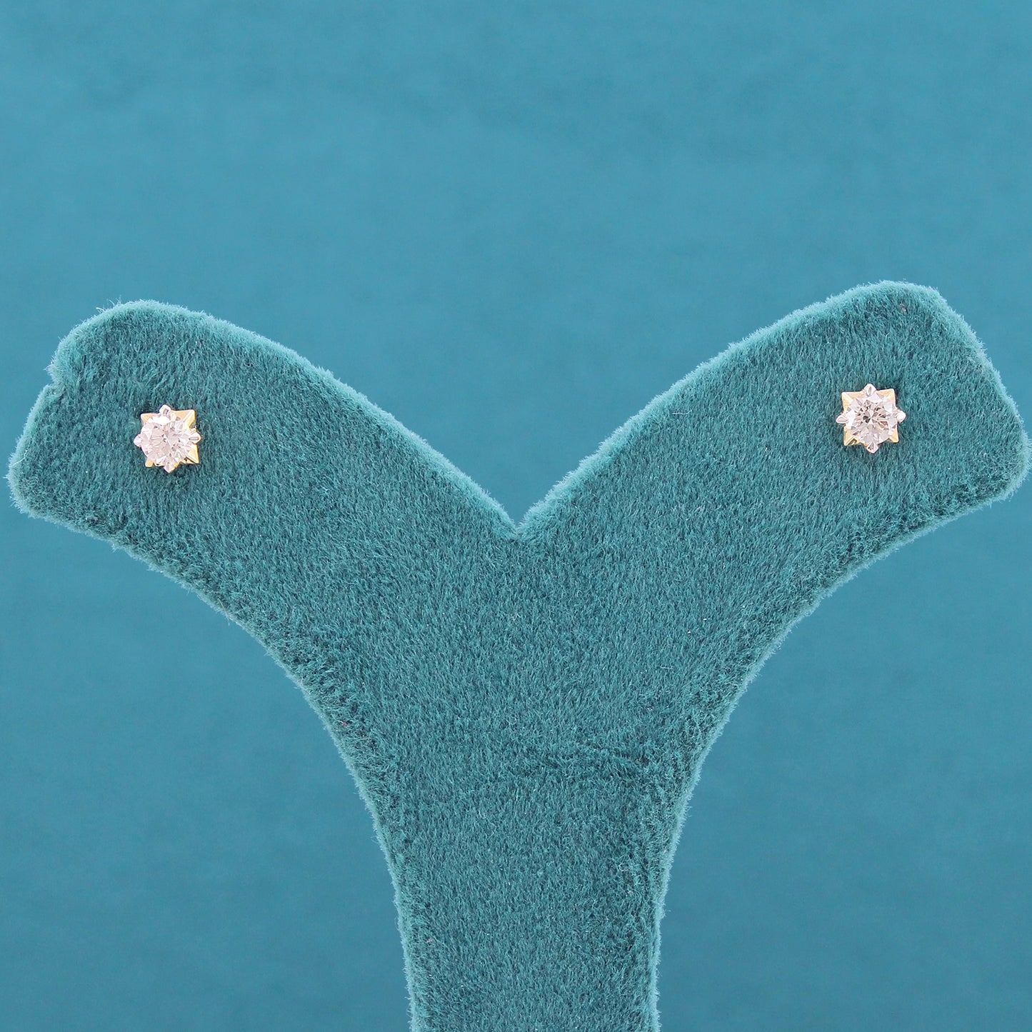 Neyari Solitaire Diamond Stud Earrings