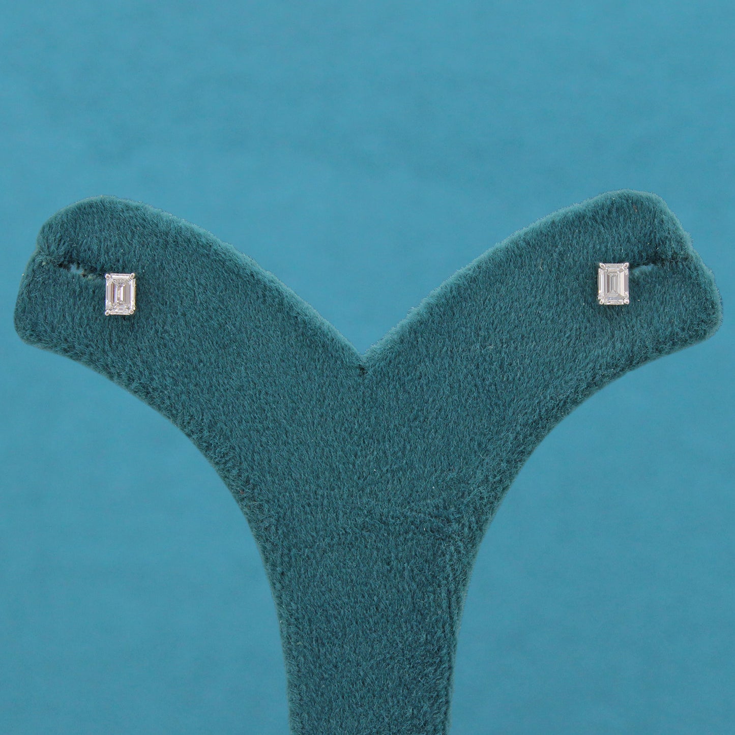 Lyven Solitaire Diamond Stud Earrings