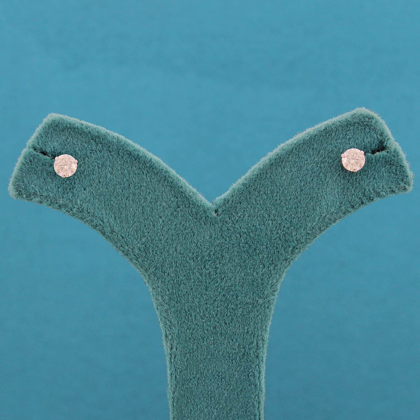 Sora Diamond Stud Earrings