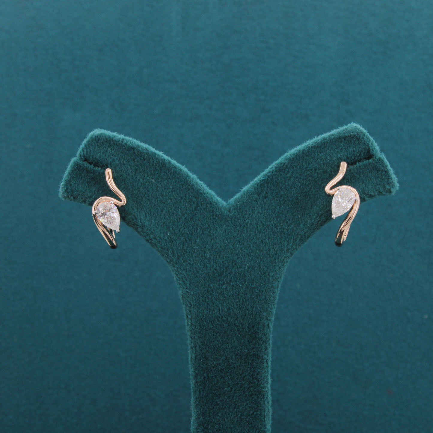 Nivora Axis Diamond Earrings