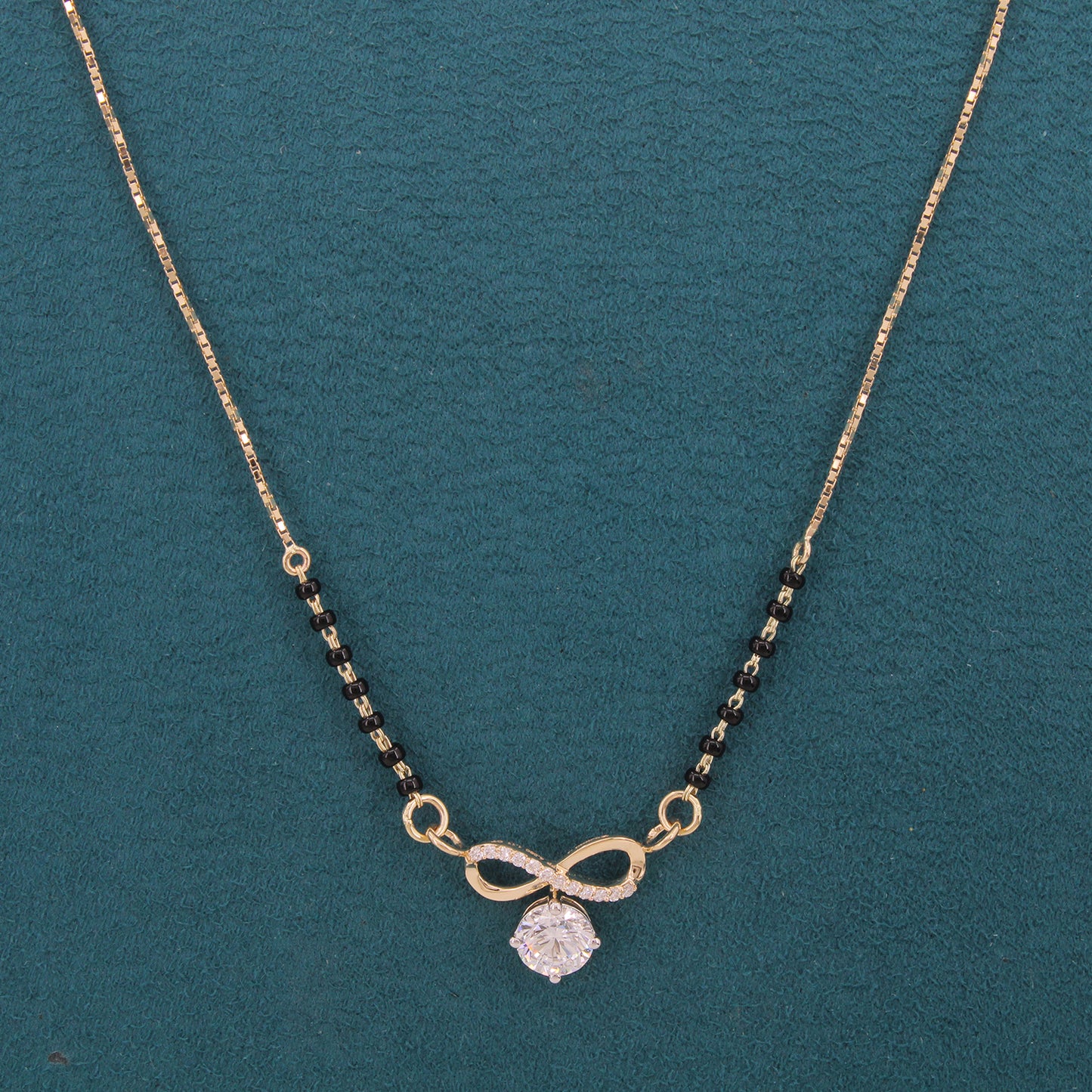 Elvara Line Diamond Mangalsutra