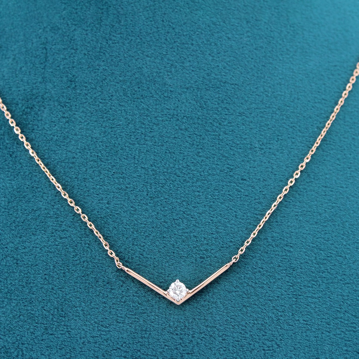 Silen Solitaire Diamond Pendant with chain