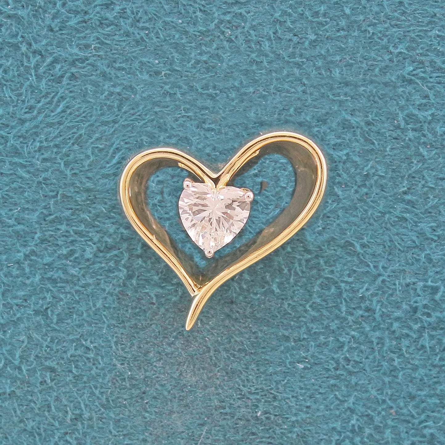 Yalisa Solitaire Diamond Pendant