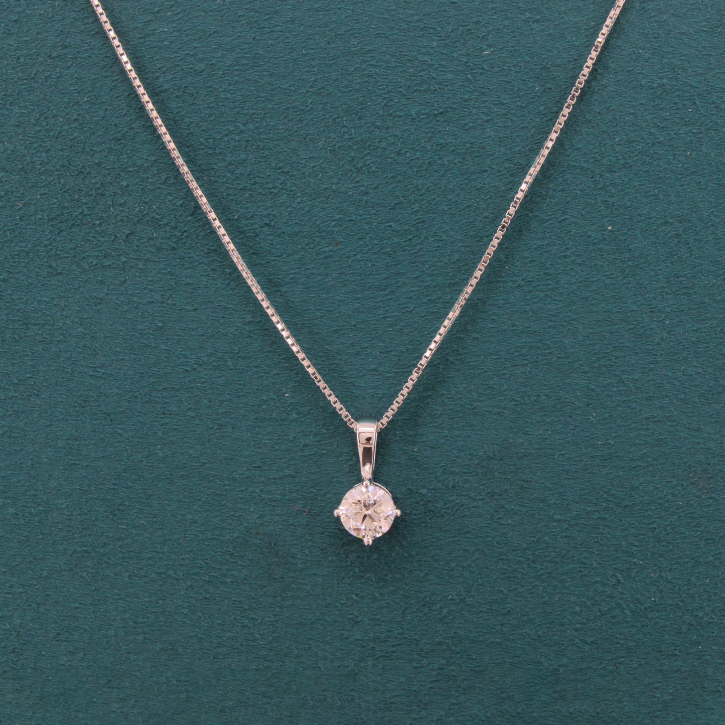 Aralya Solitaire Diamond Pendant