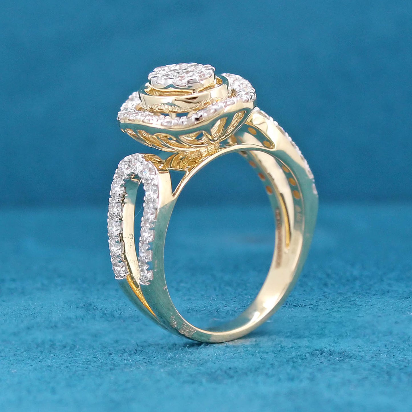 Soreya Halo Diamond Ring