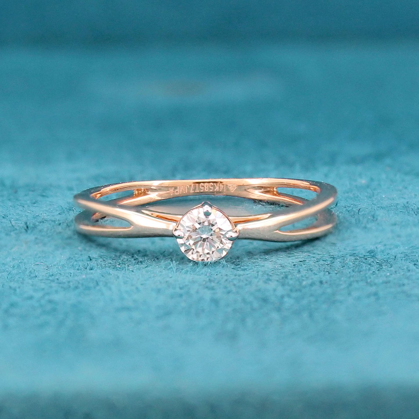 Eira Solitaire Diamond Ring