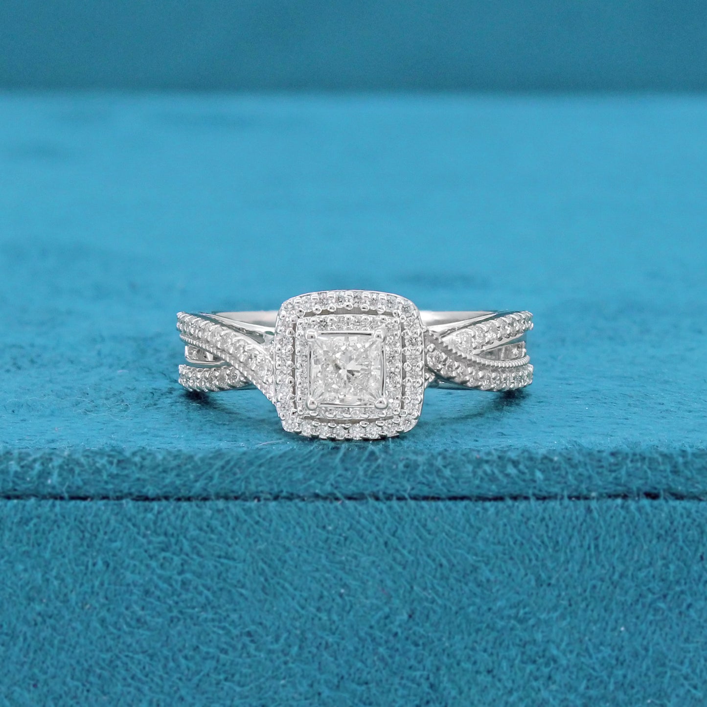 Arovia Diamond Ring