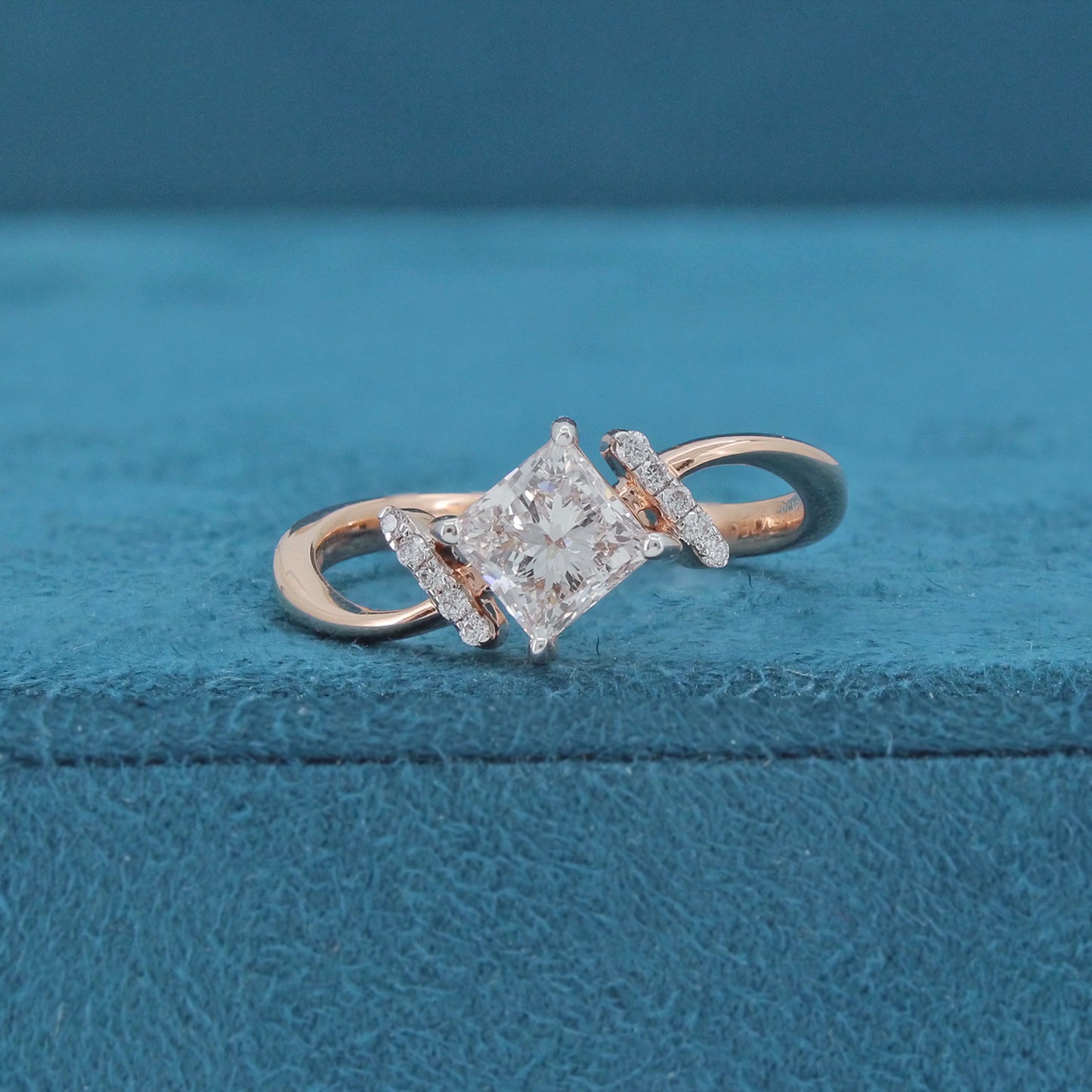 Esen Diamond Ring