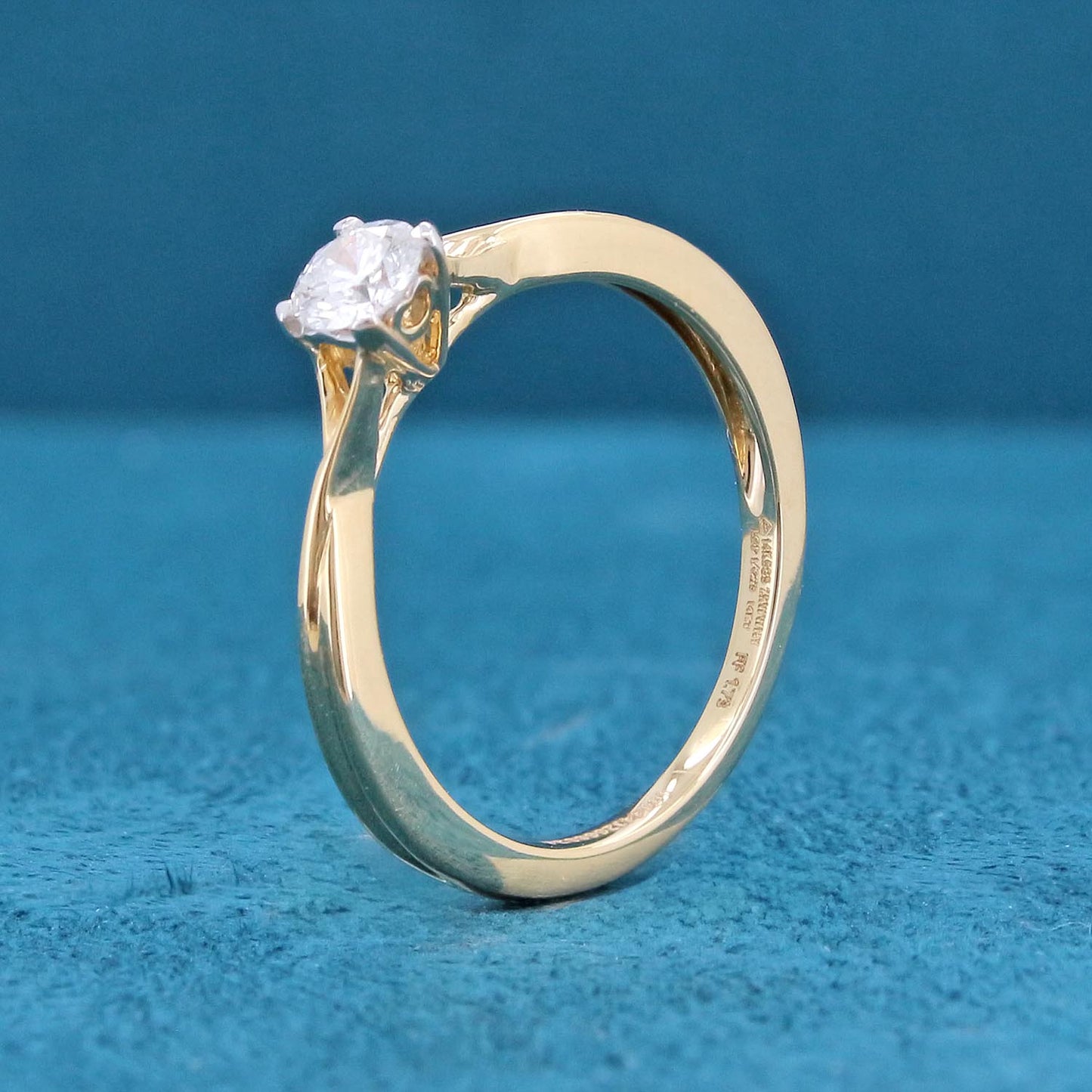 Reina Radiance Diamond Ring