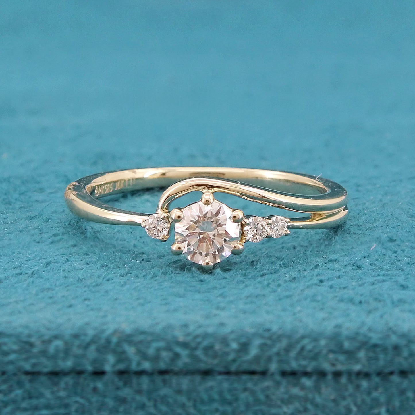 Evelyn Aura Diamond Ring