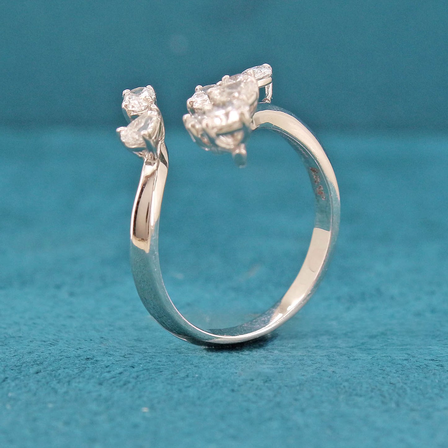 Elivyne Scatter Diamond Ring