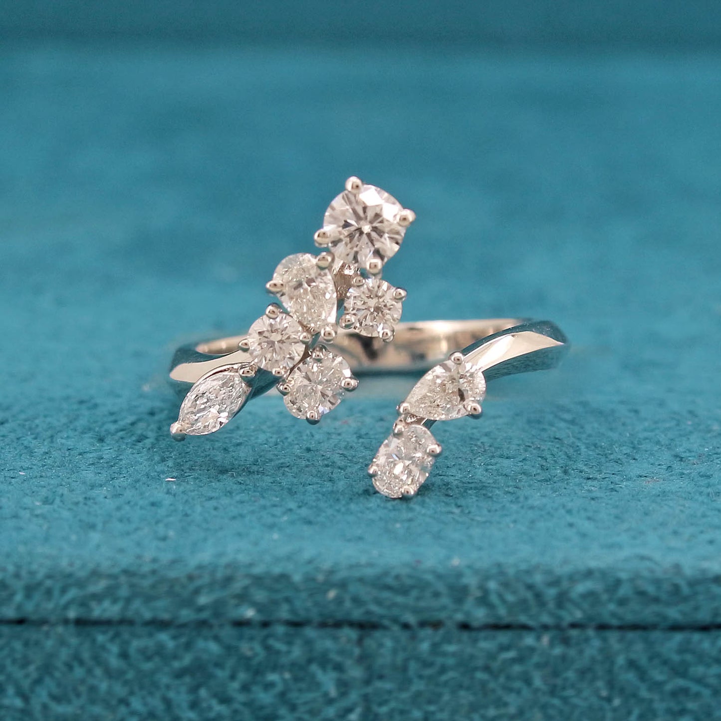 Elivyne Scatter Diamond Ring