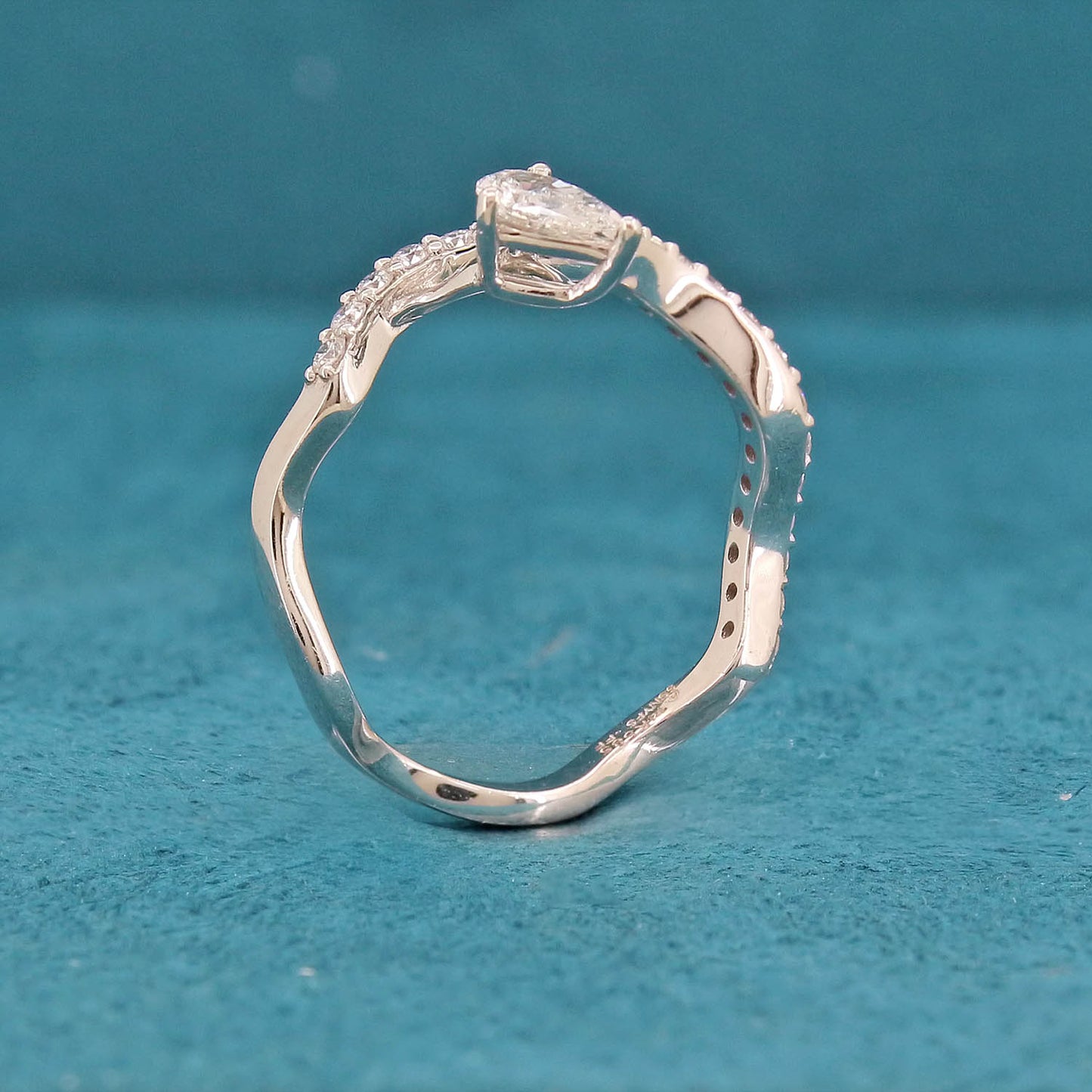 Nara Diamond Ring