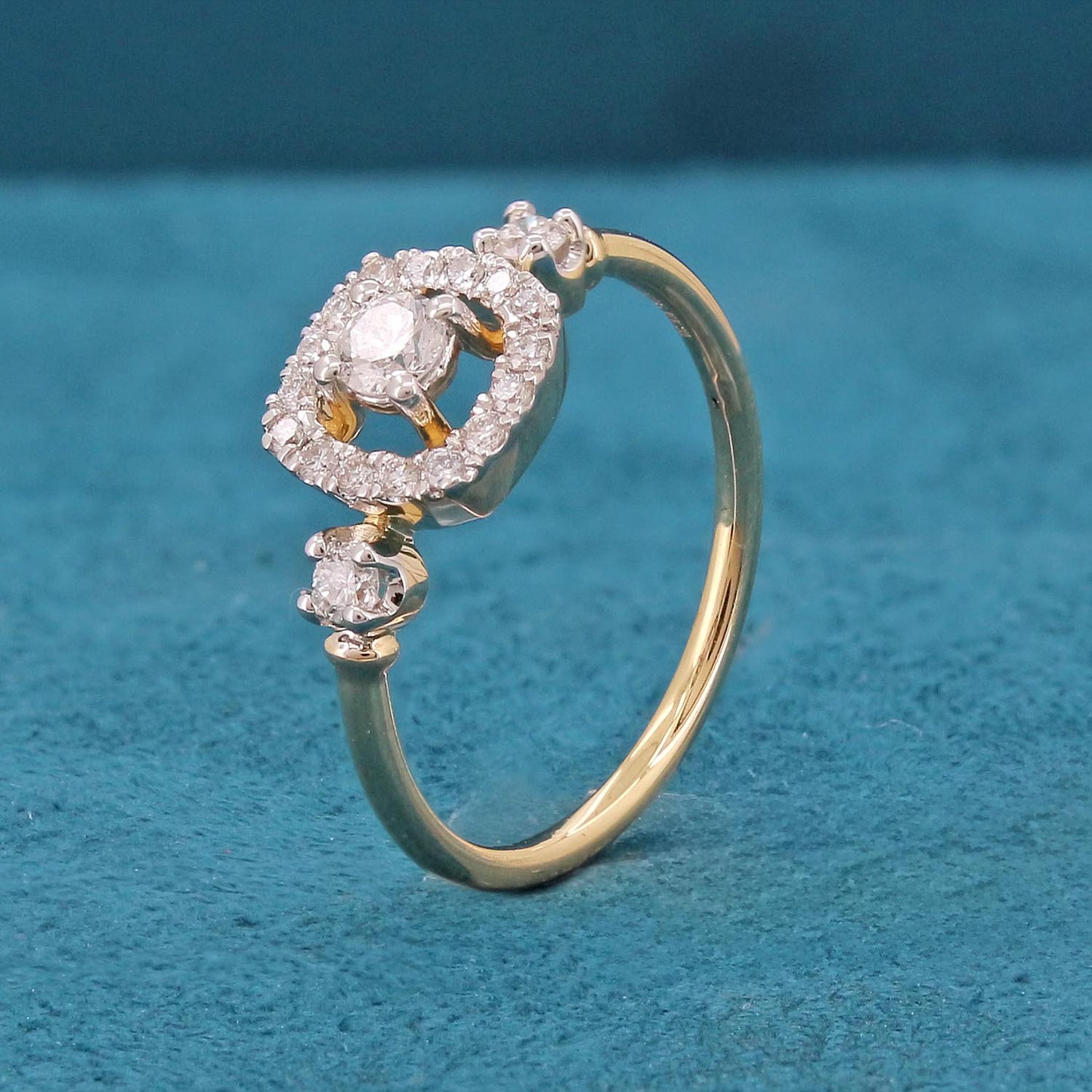 Noel Halo Diamond Ring