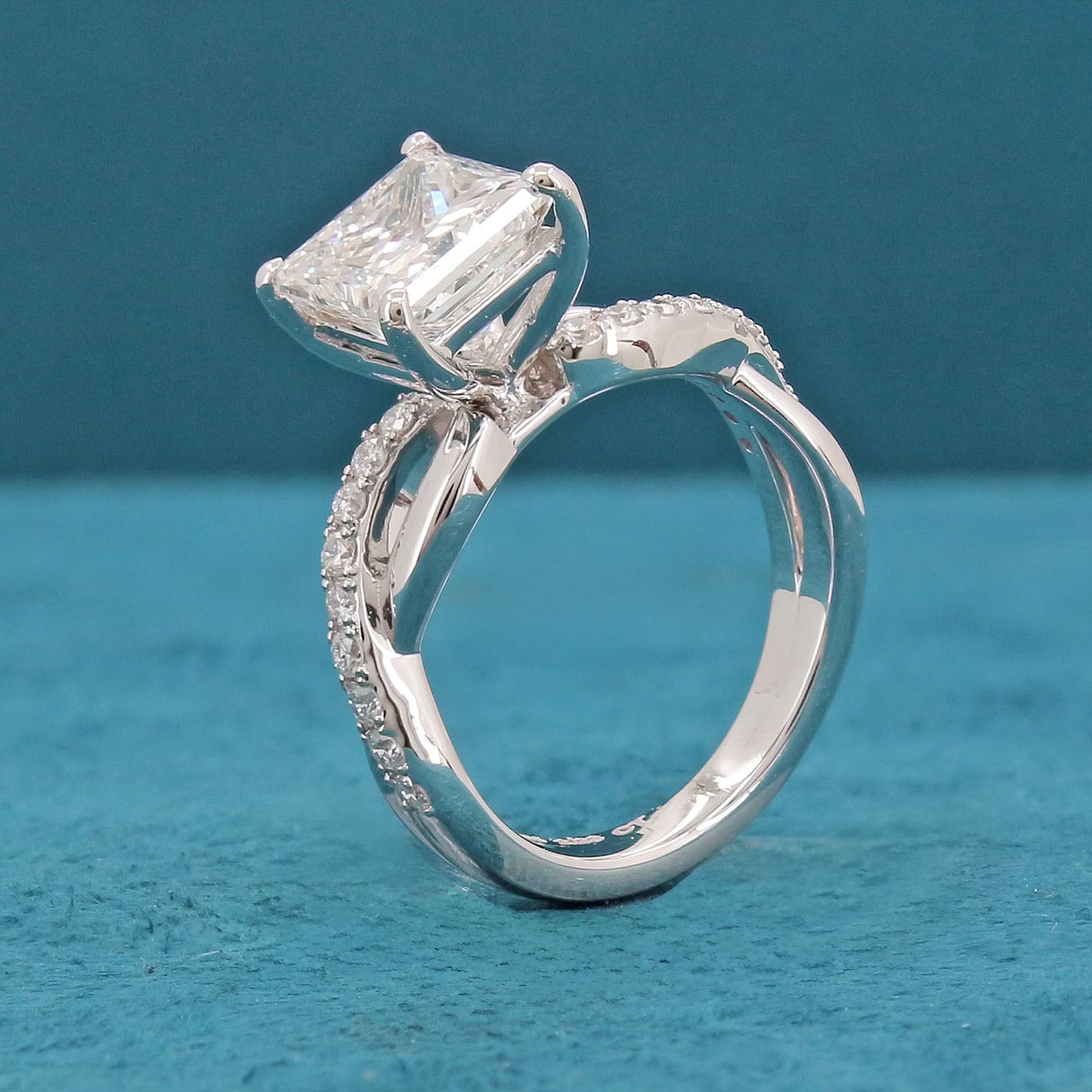 Veyra Box Diamond Ring