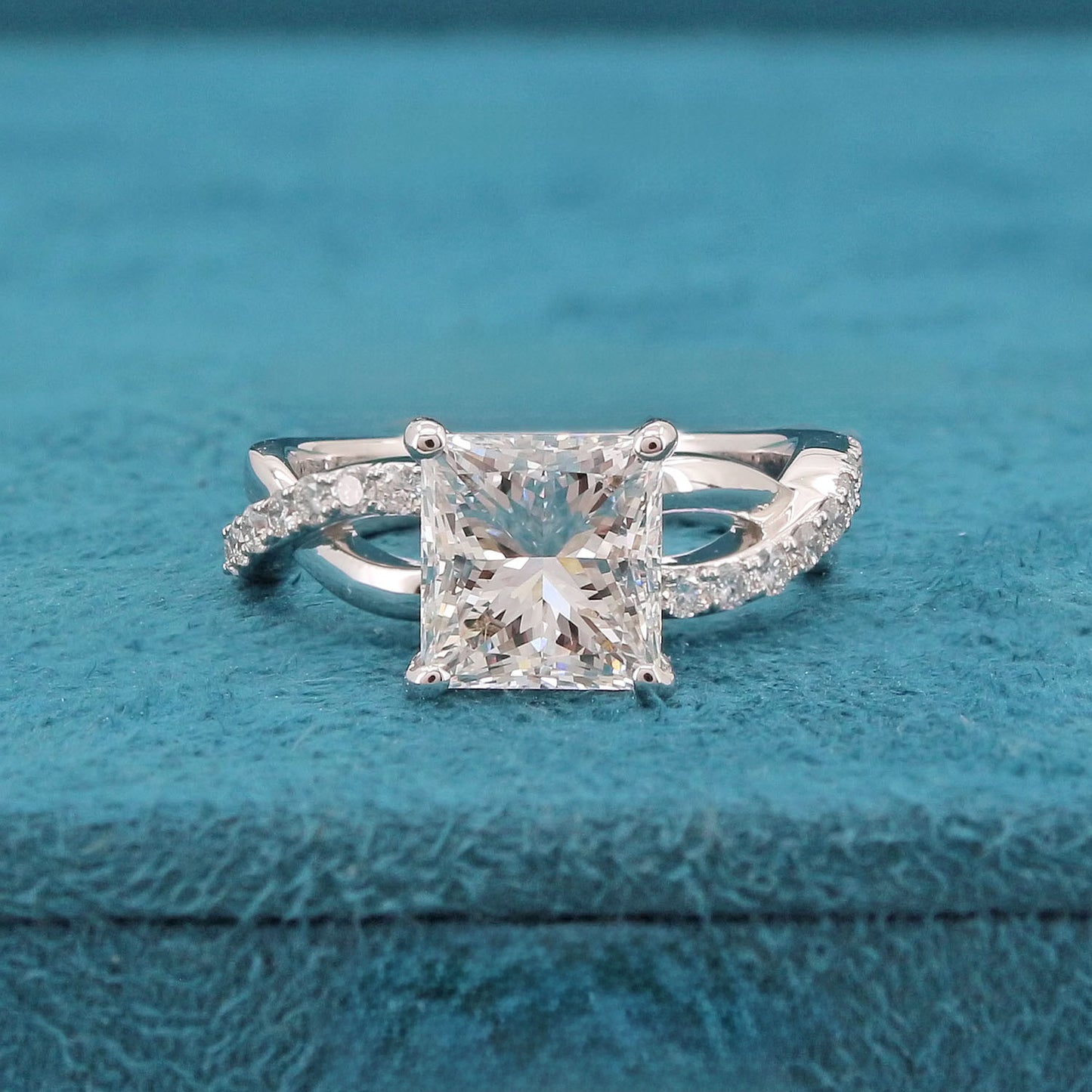 Veyra Box Diamond Ring
