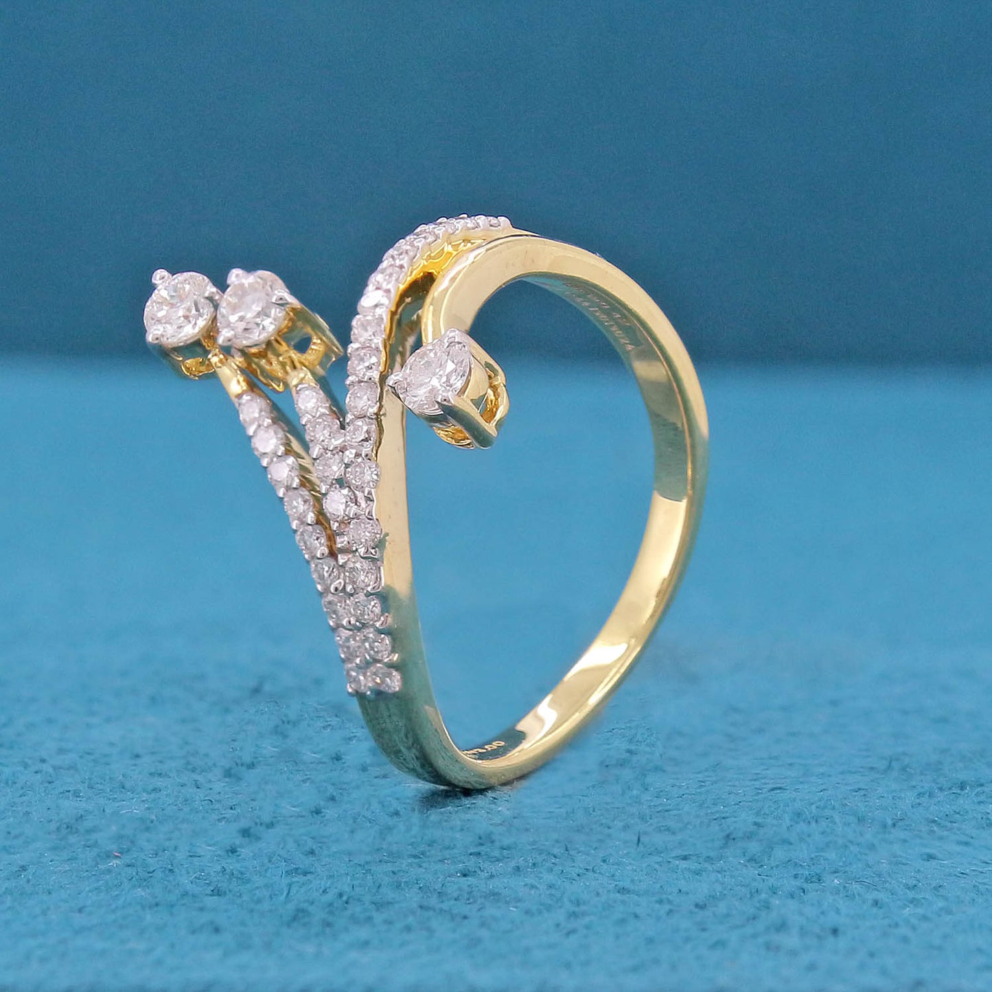 Aenara Scatter Diamond Ring