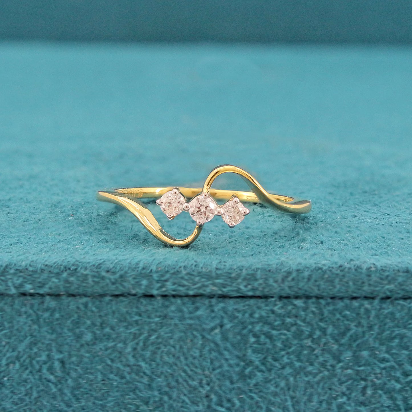 Cireya Three Stone Diamond Ring