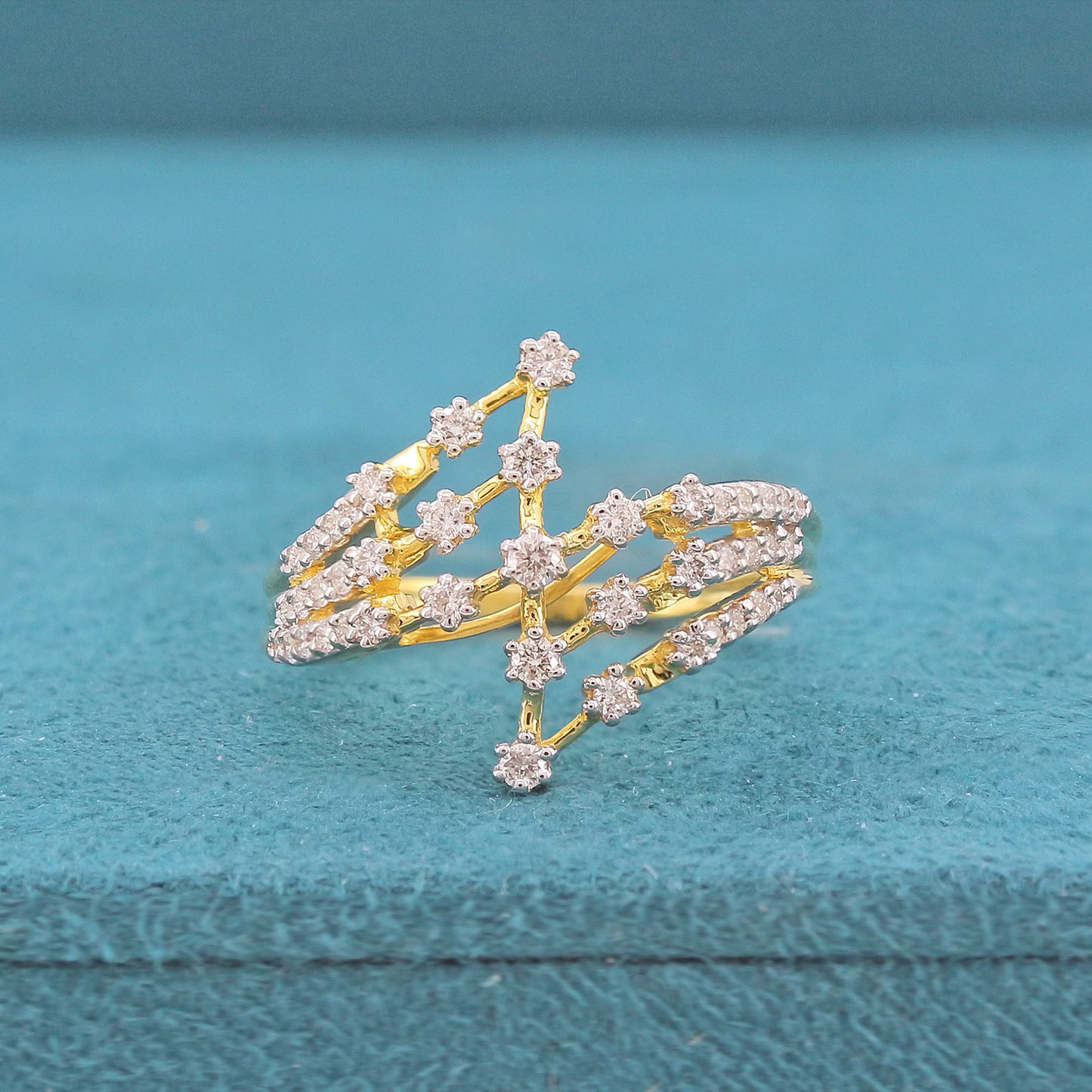 Emryl Scatter Diamond Ring