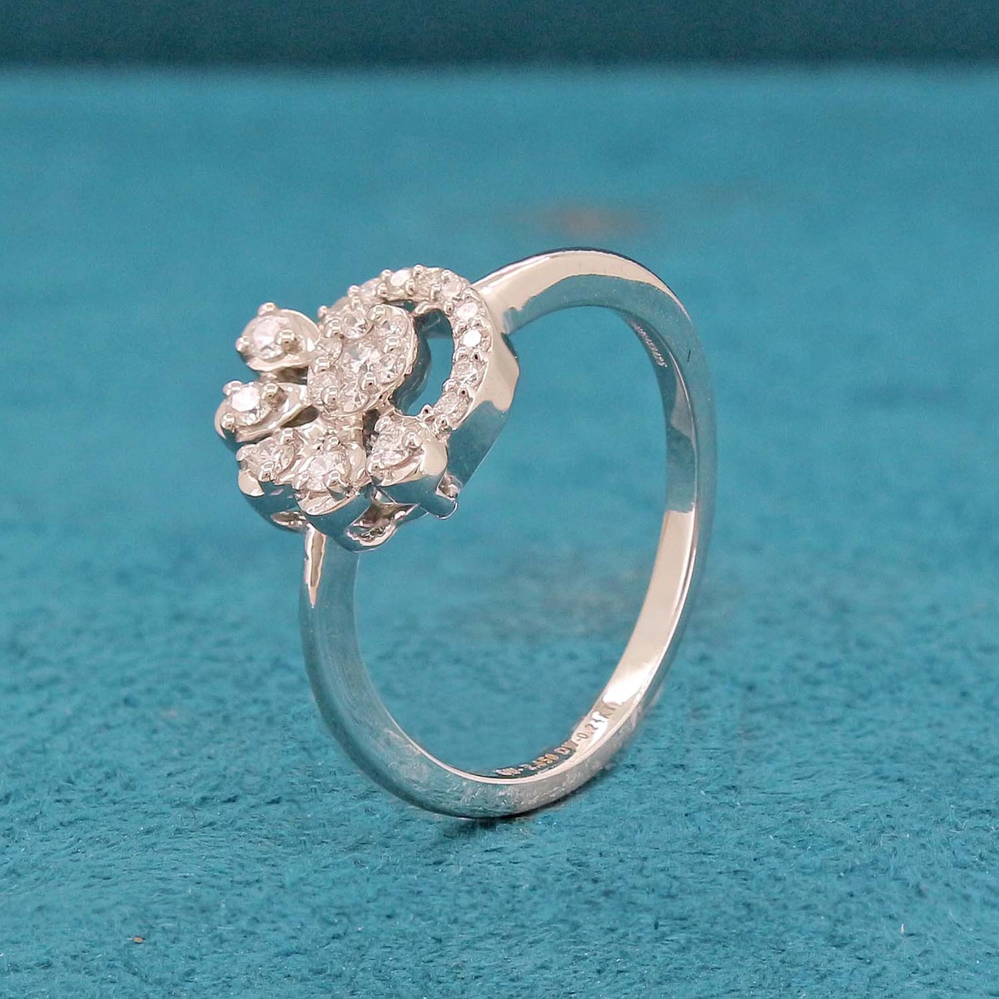 Isen Diamond Ring