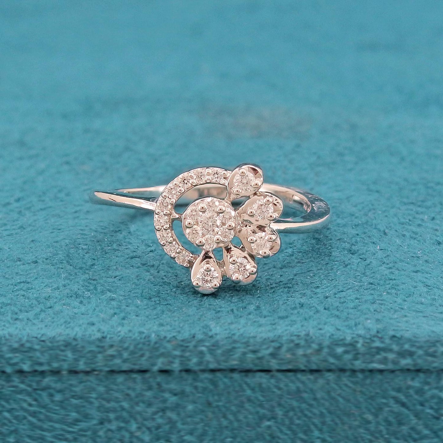 Isen Diamond Ring