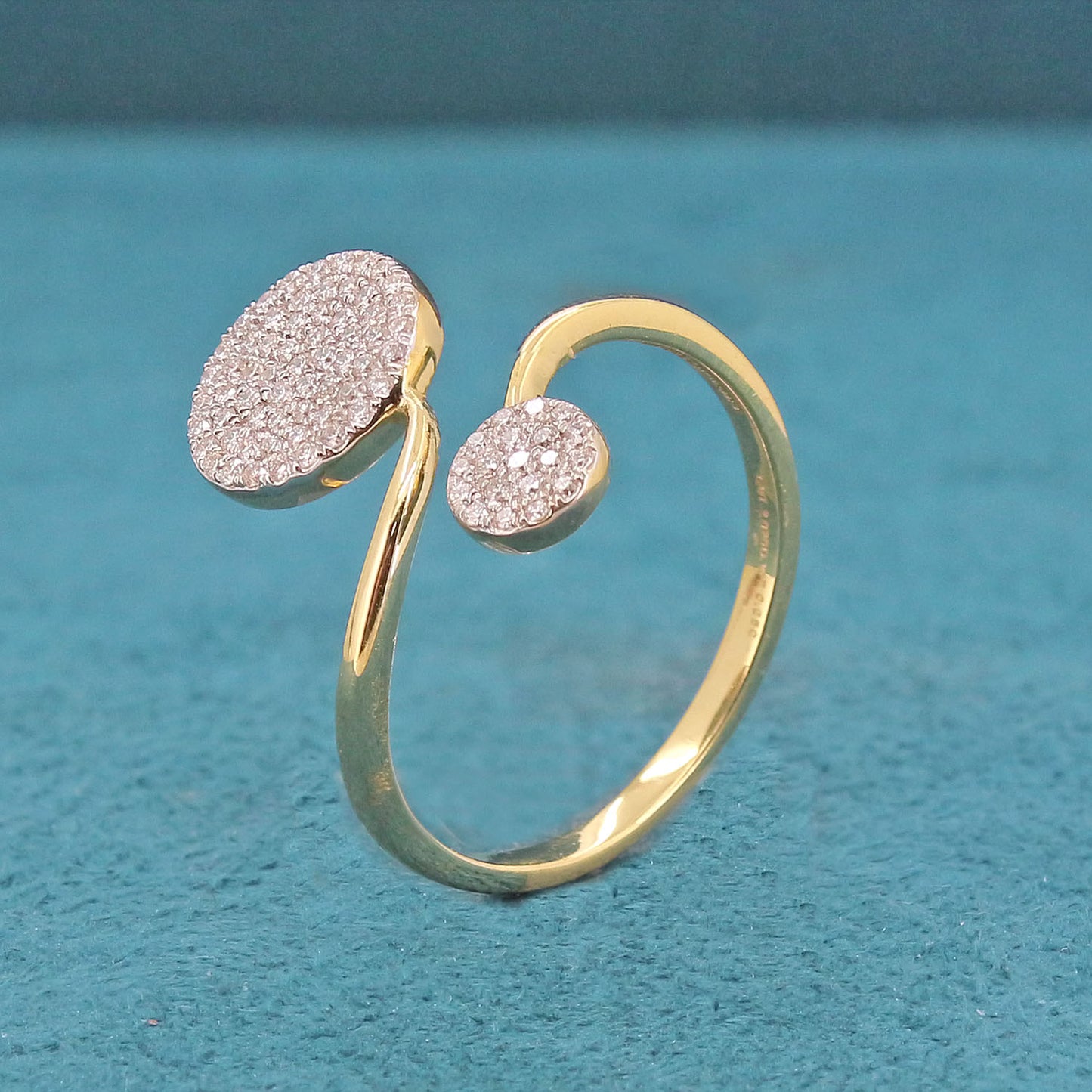 Nyari Scatter Diamond Cocktail Ring