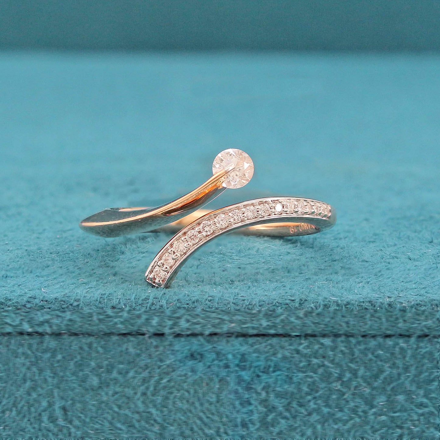 Virell Scatter Diamond Ring