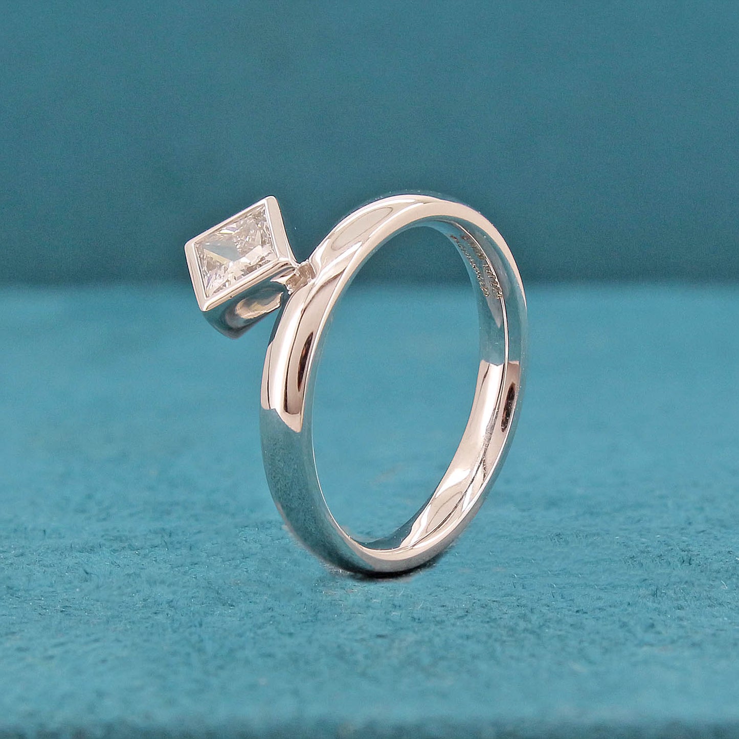 Vian Solitaire Diamond Ring