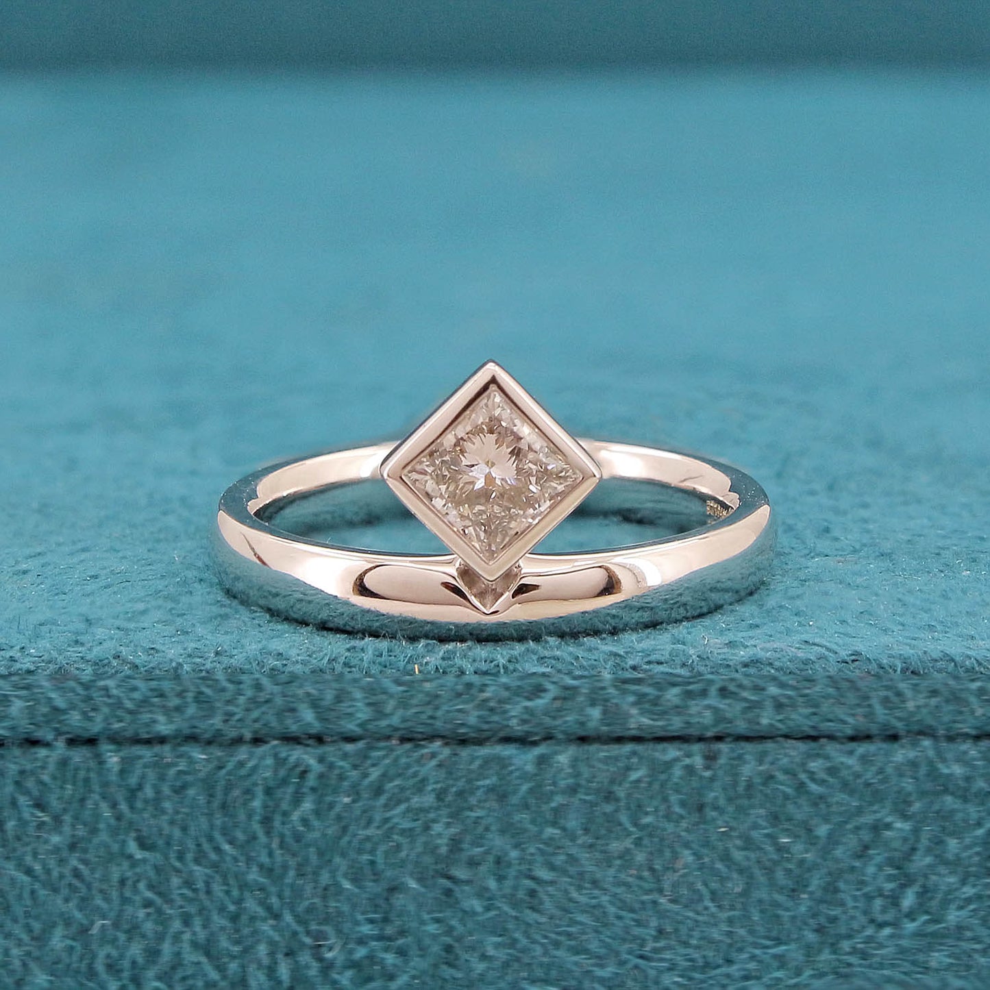 Vian Solitaire Diamond Ring