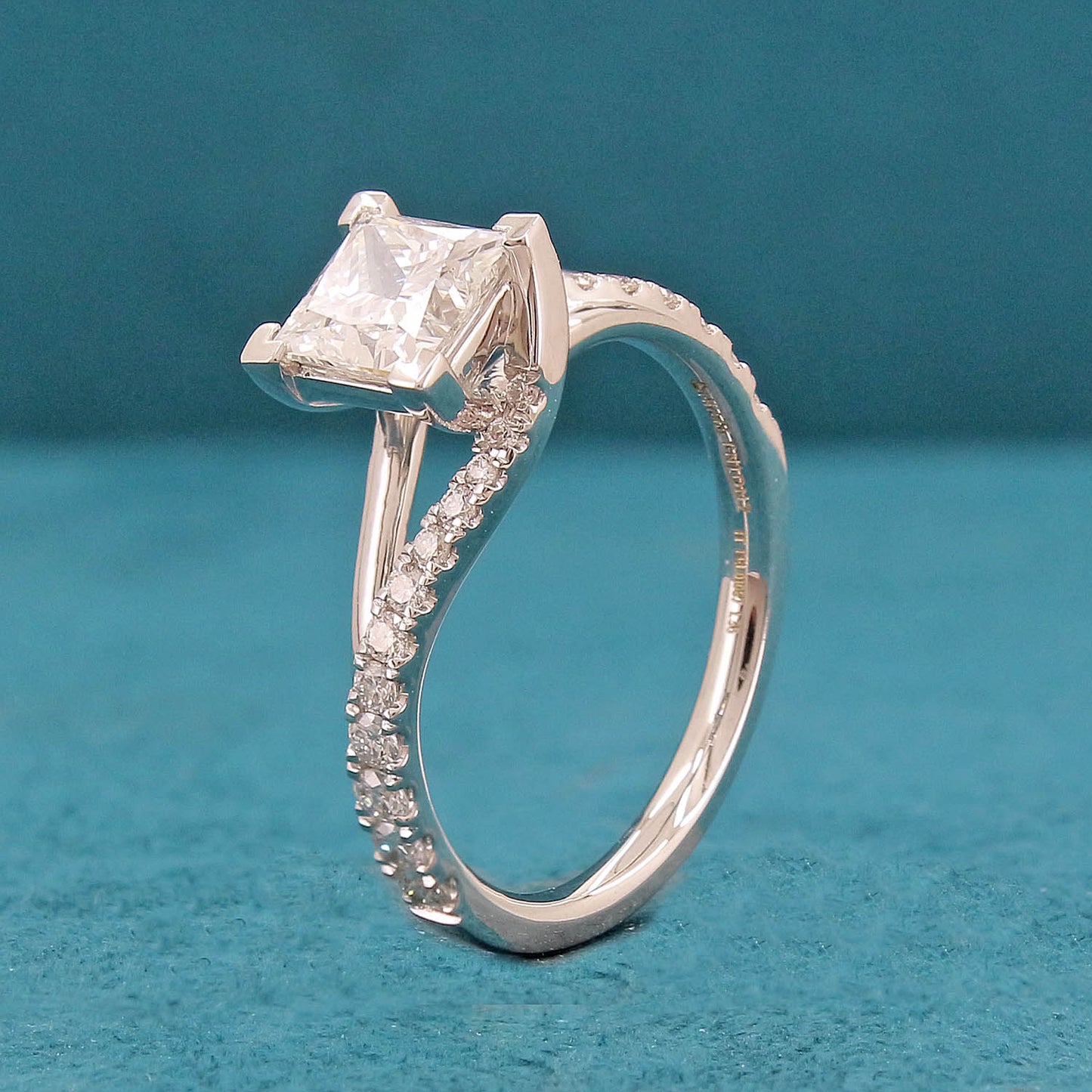 Veril Diamond Ring