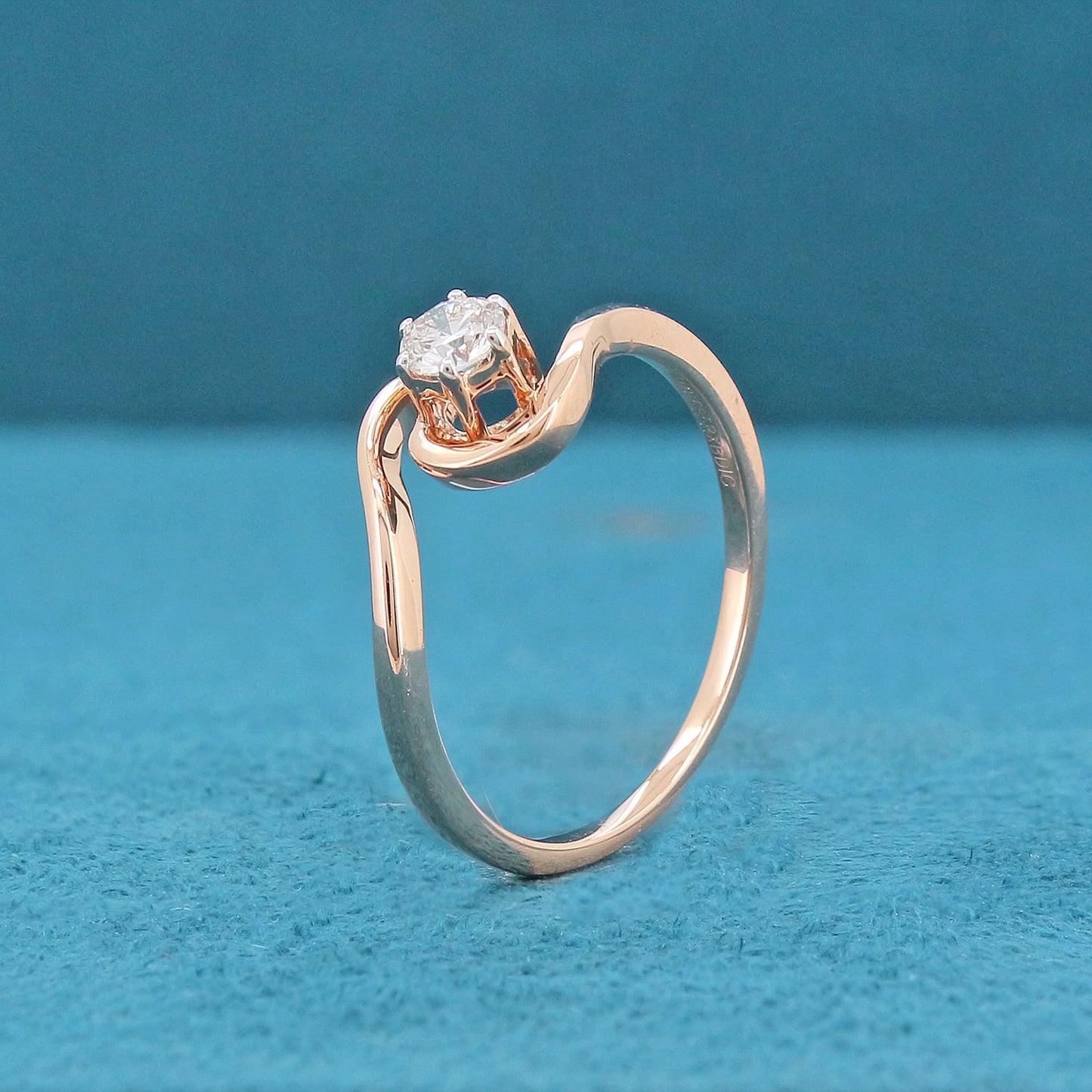 Aderyn Solitaire Scatter Diamond Ring