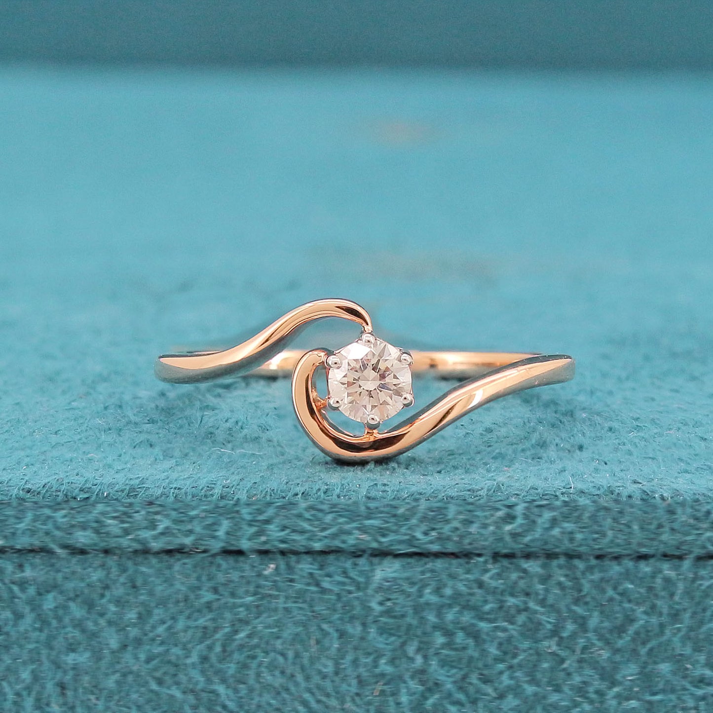 Aderyn Solitaire Scatter Diamond Ring
