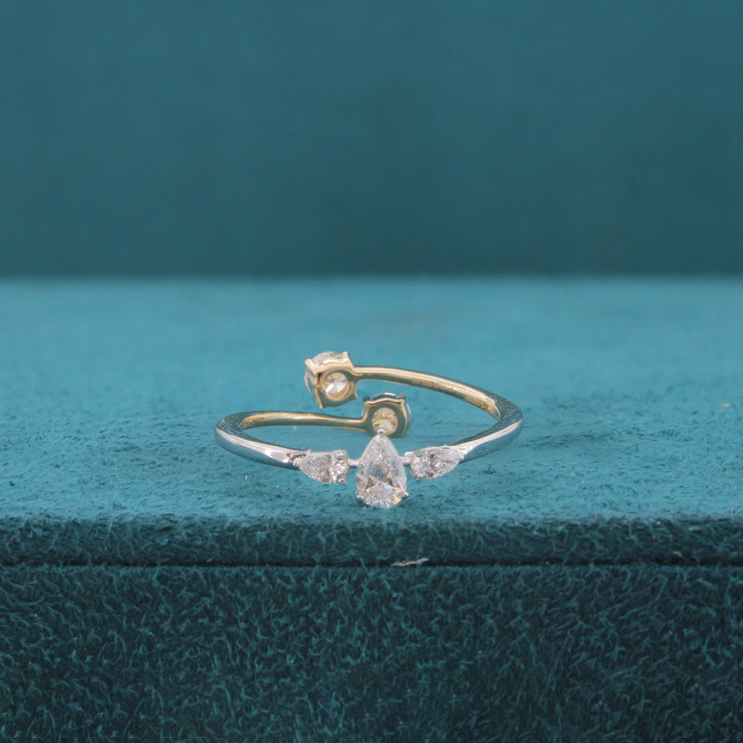 Arion Crest Diamond Ring