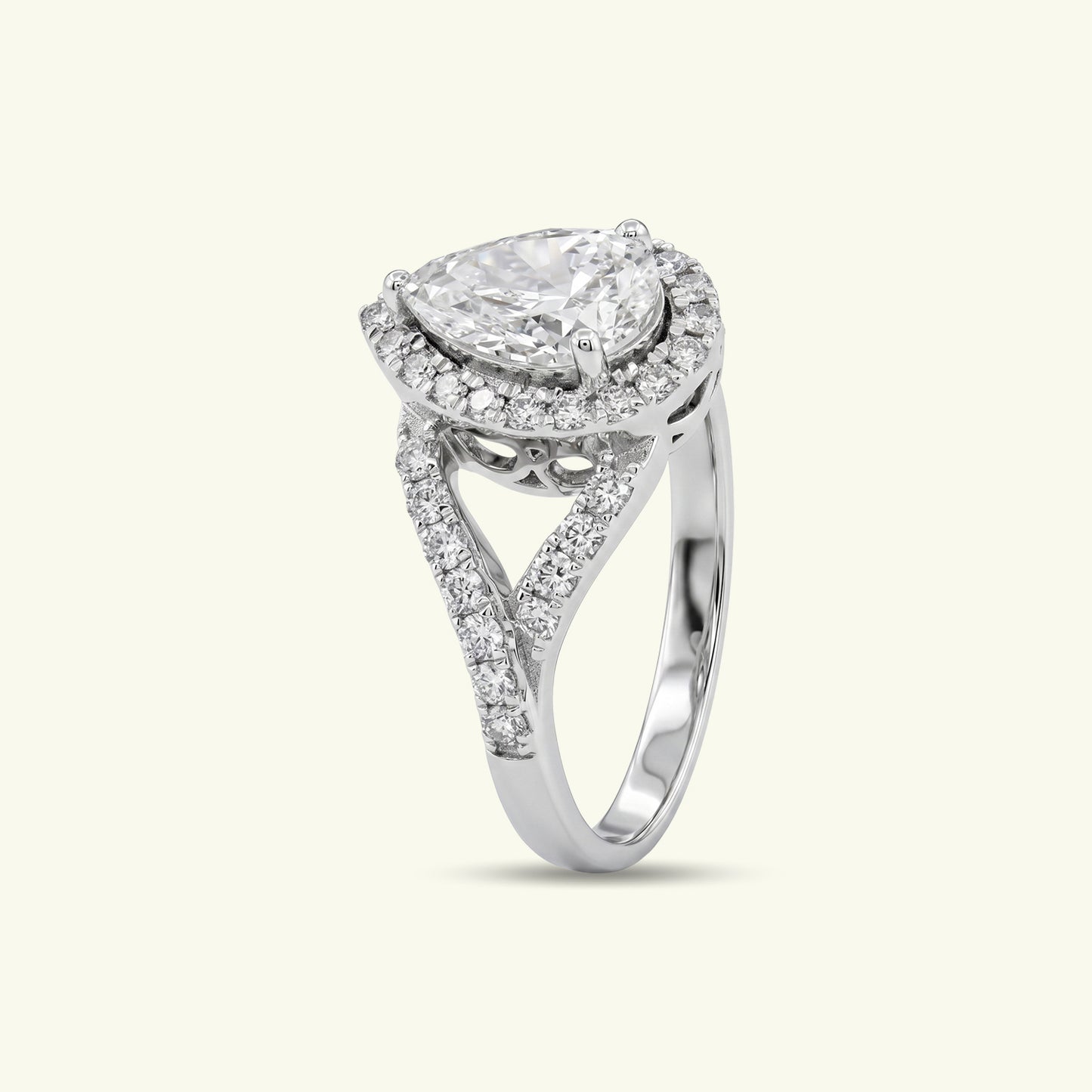 Elvoria Classic Diamond Ring
