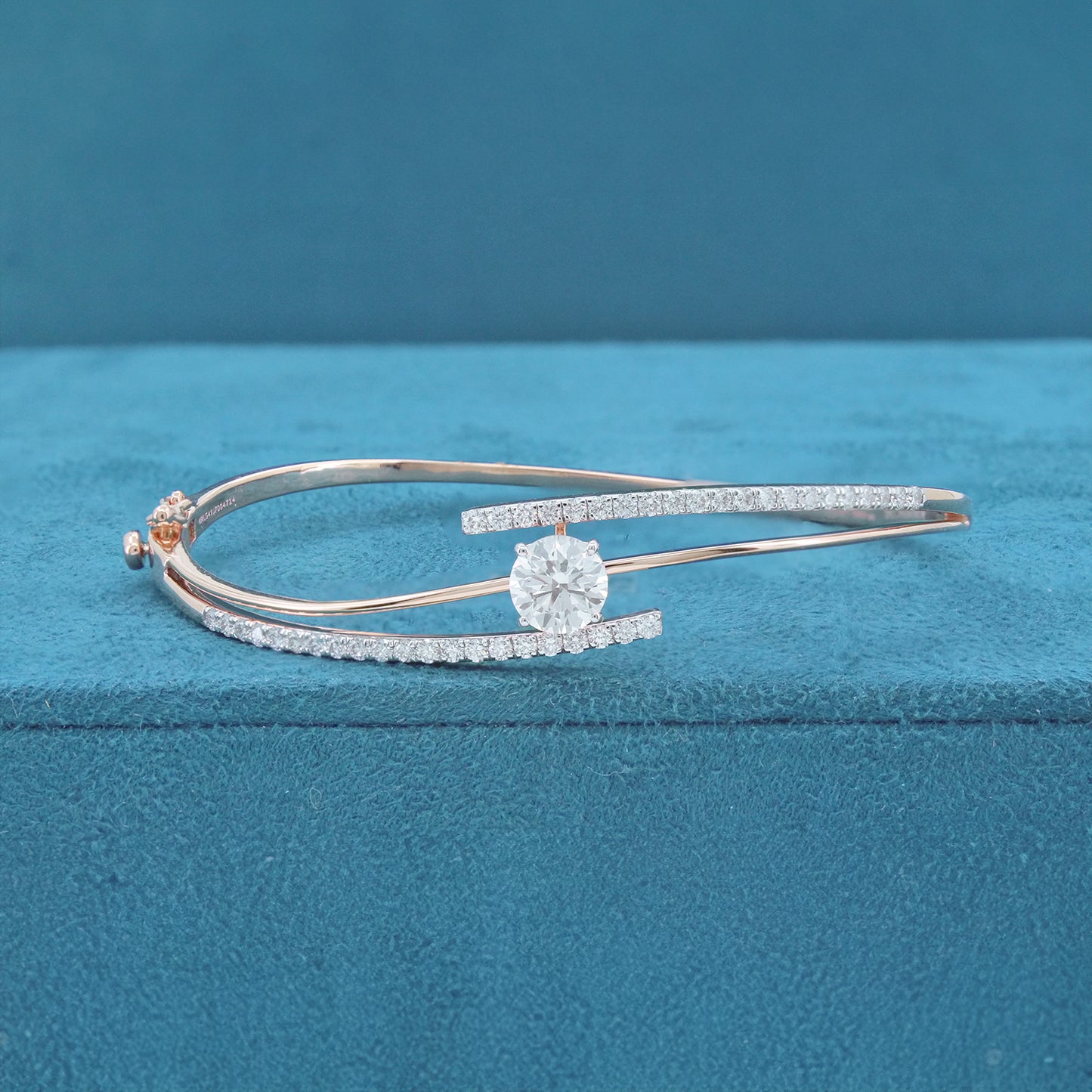 Soriel Plain Diamond Flexible Bracelet