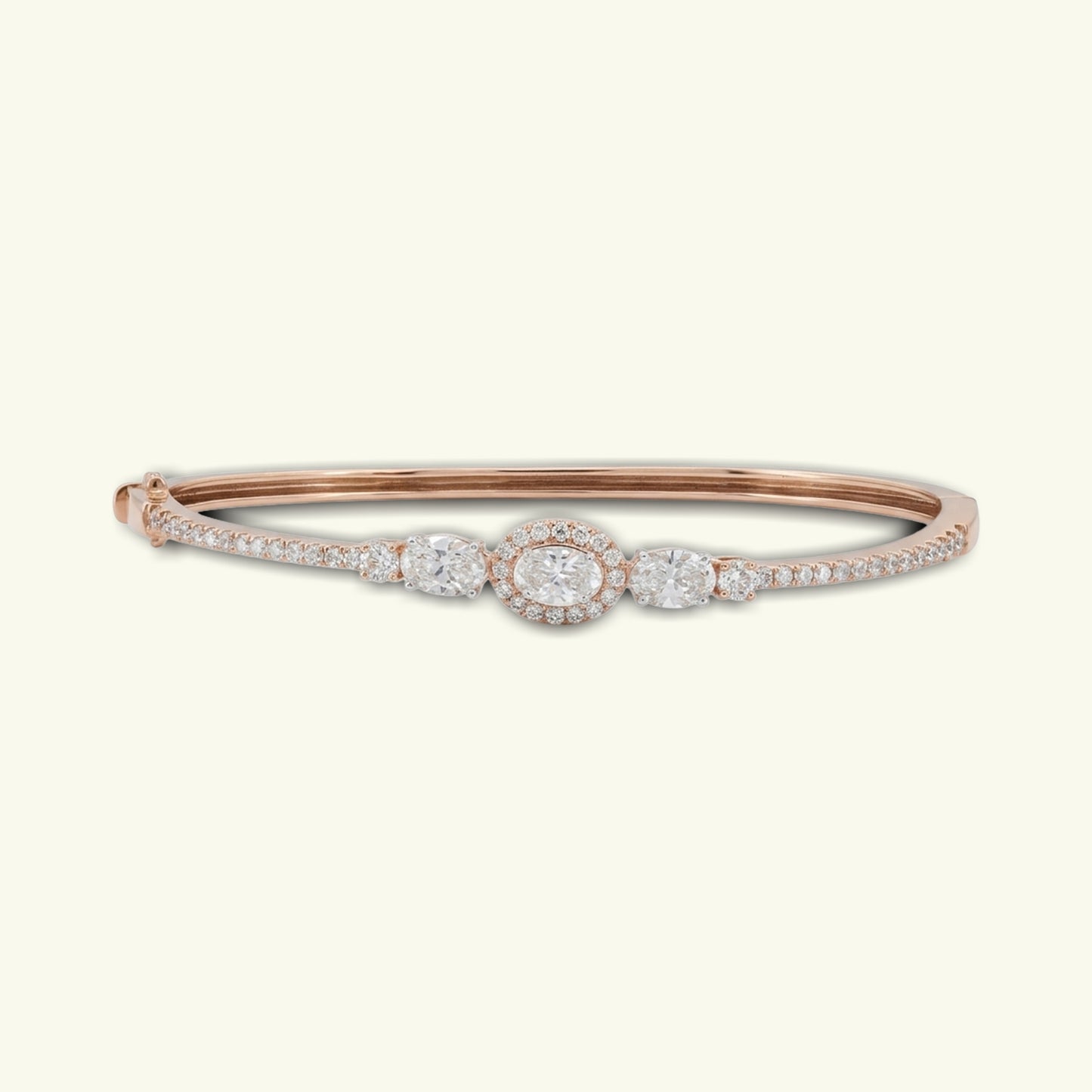 Elaren Halo Diamond Oval Kada