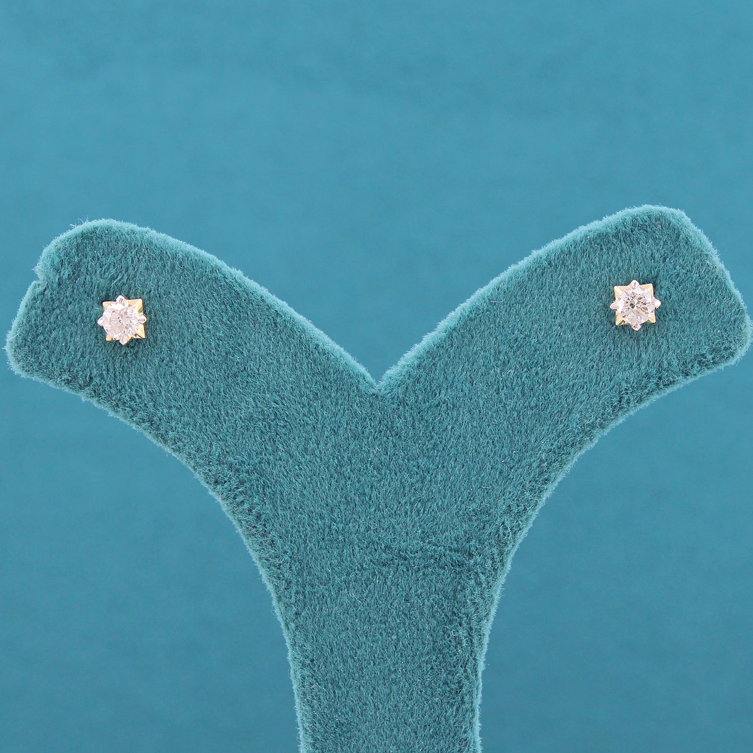 Neyari Solitaire Diamond Stud Earrings