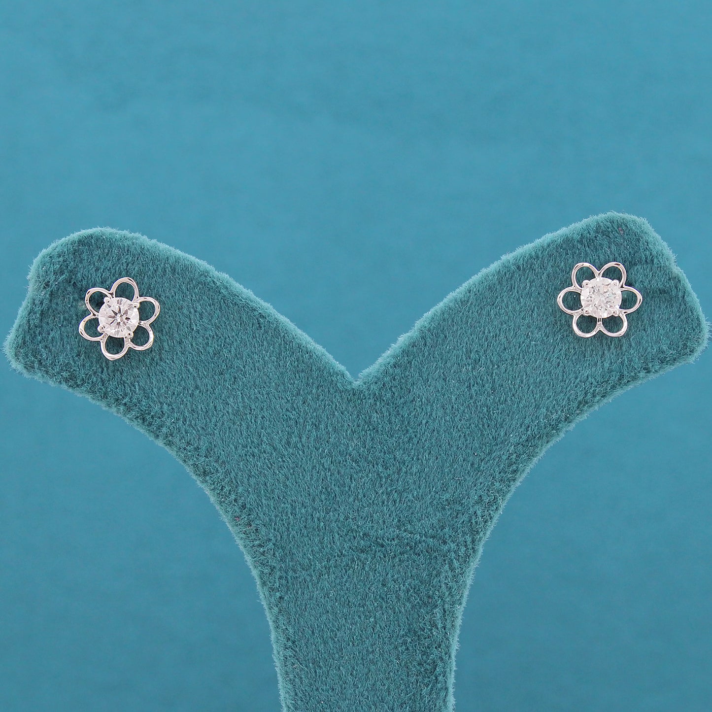 Nayeli Solitaire Floral Diamond Stud Earrings