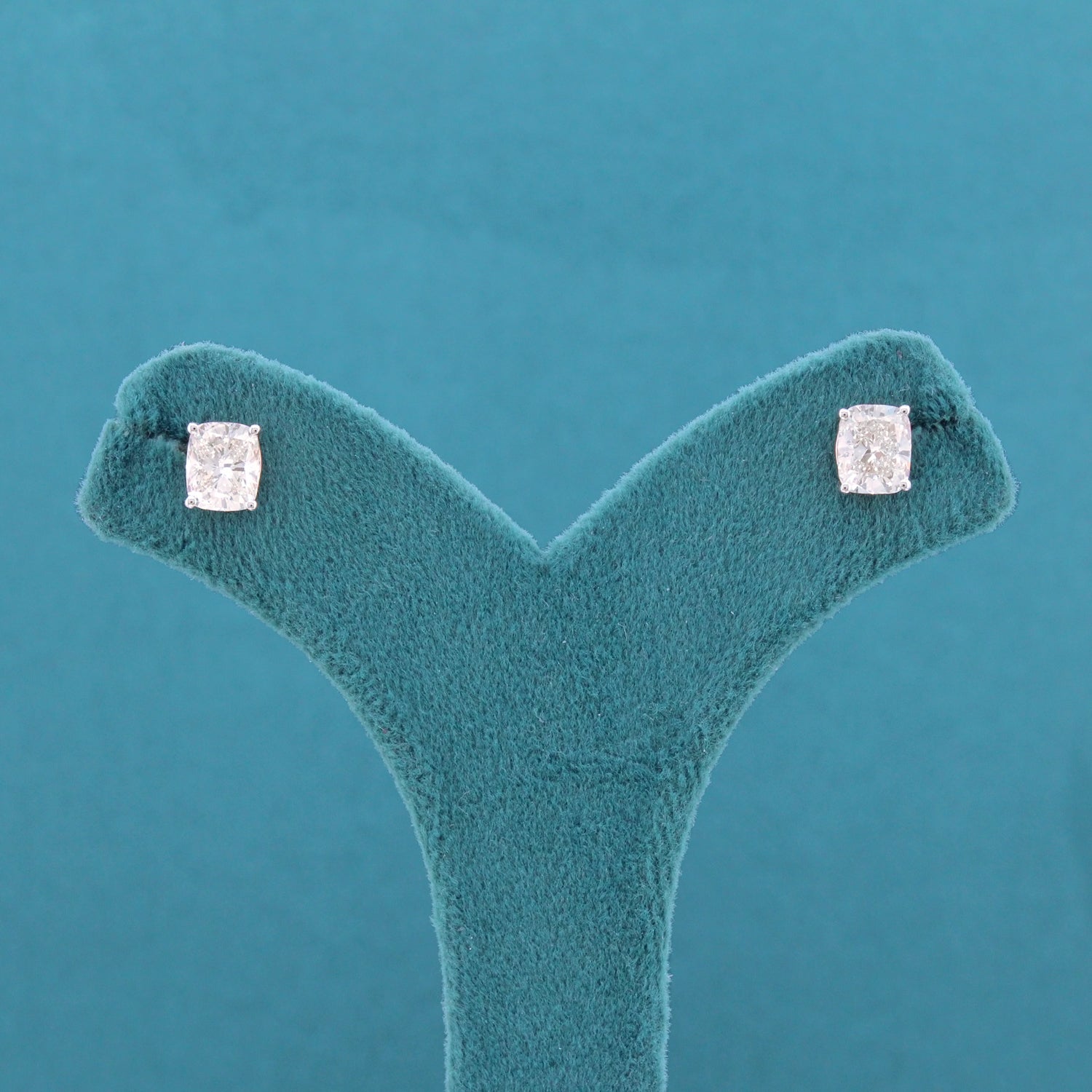 Isen Solitaire Diamond Stud Earrings