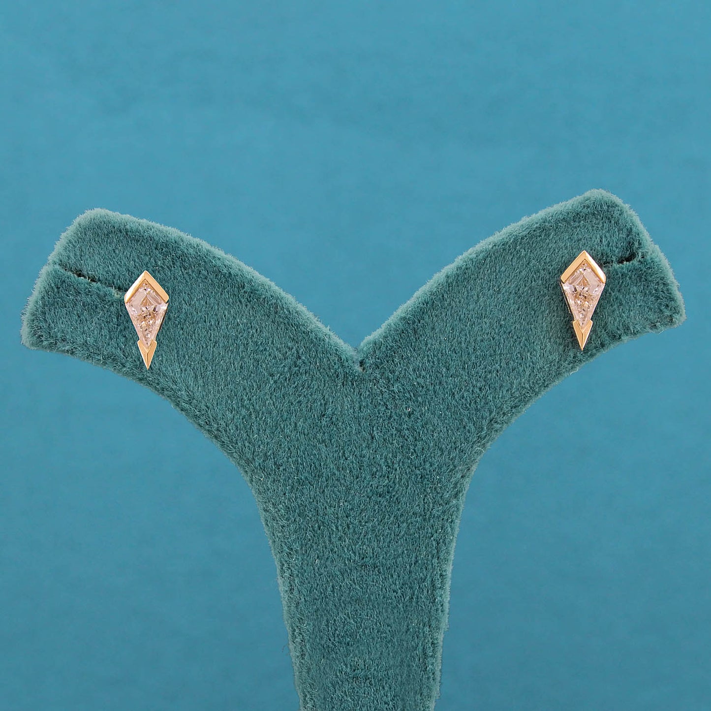 Elarya Solitaire Diamond Stud Earrings