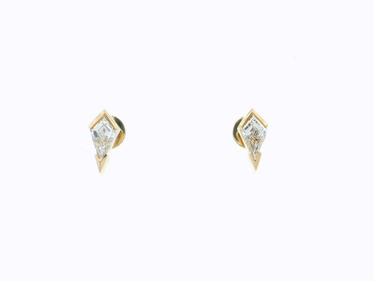 Elarya Solitaire Diamond Stud Earrings
