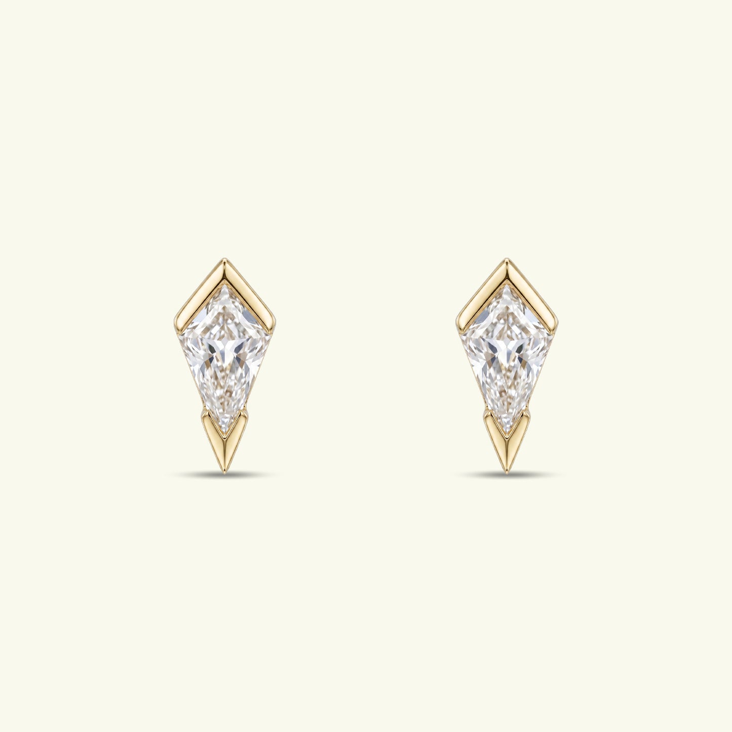 Elarya Solitaire Diamond Stud Earrings