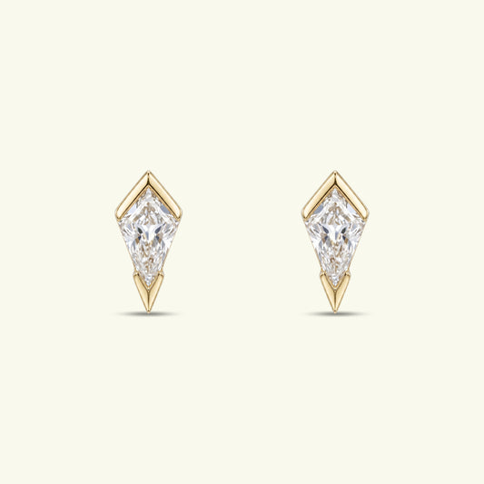 Elarya Solitaire Diamond Stud Earrings
