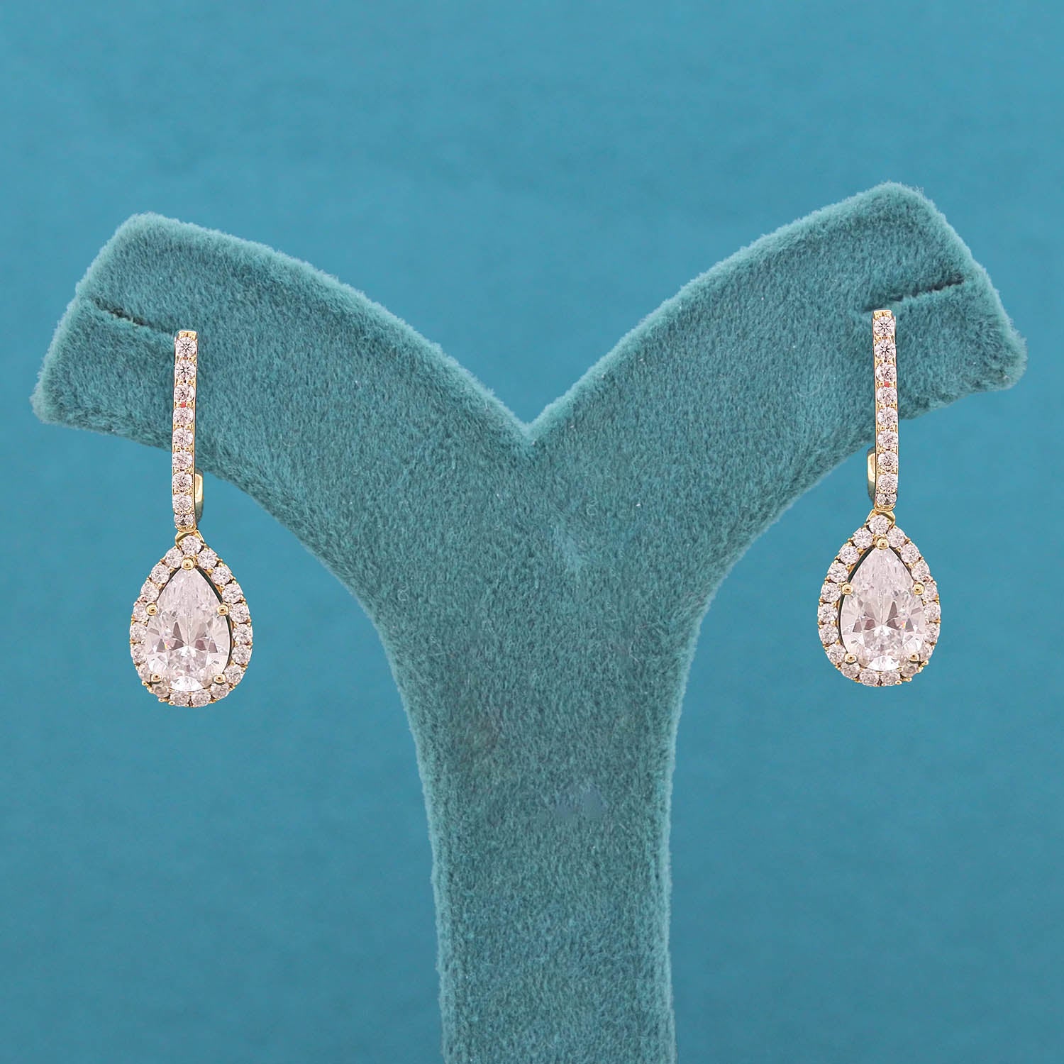 Iselya Halo Diamond Drop Earring