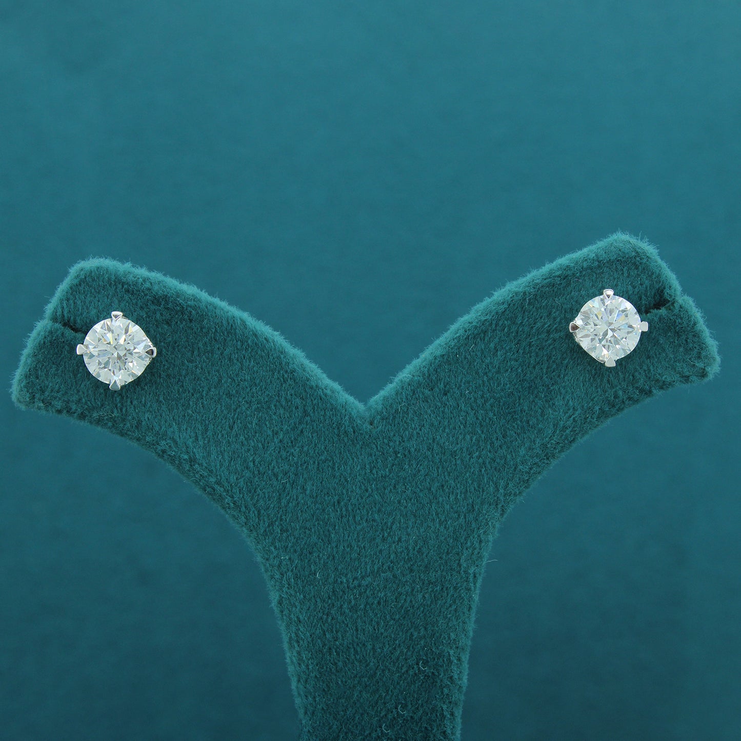 Elara Crest Diamond Solitaire