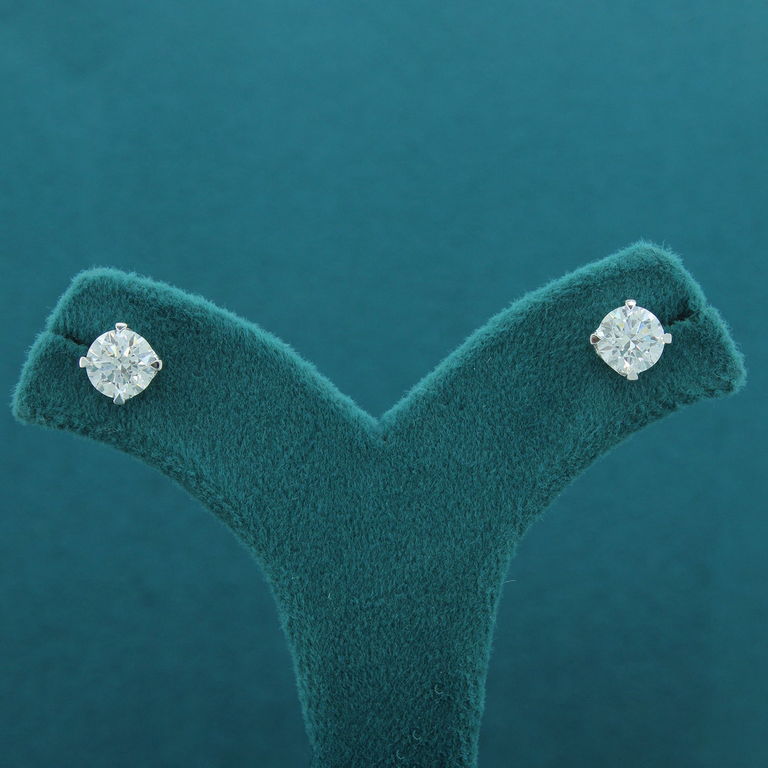 Elara Crest Diamond Solitaire